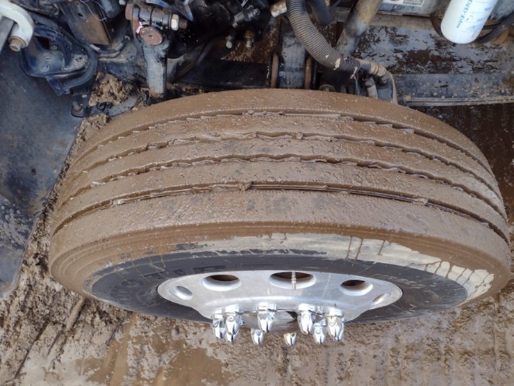 peterbilt-365-image-24