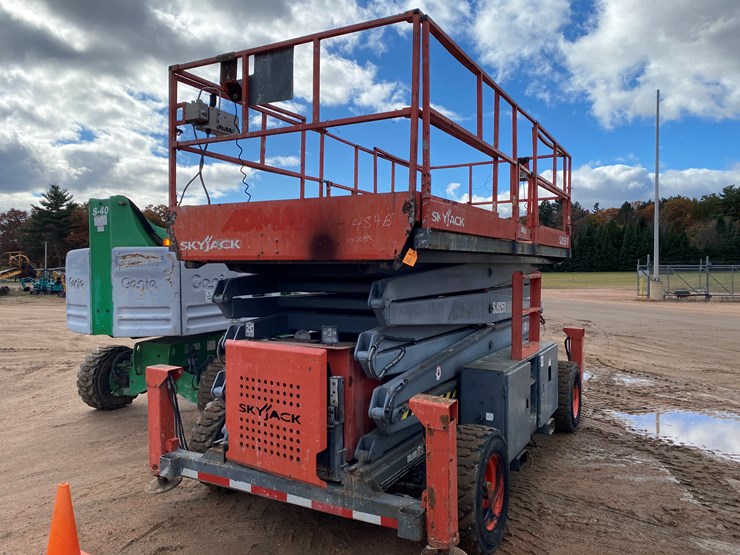 #474-•-2013-skyjack-sj9250-rough-terrain-4x4-diesel-scissor-lift-(mosinee,-wi)-image-1