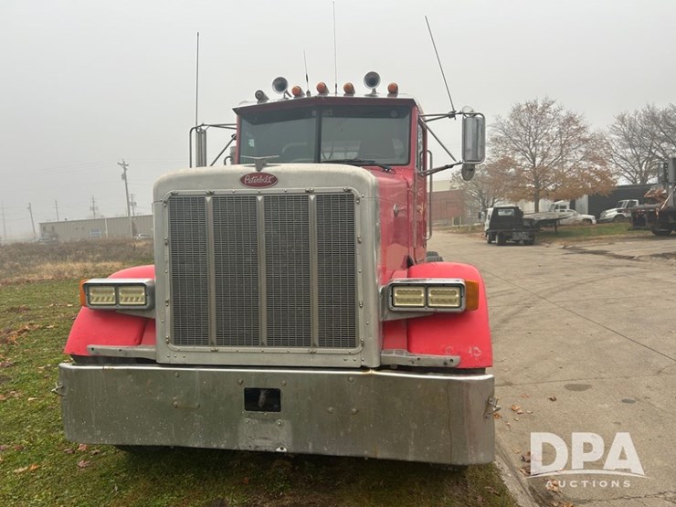 1999-peterbilt-379-image-11