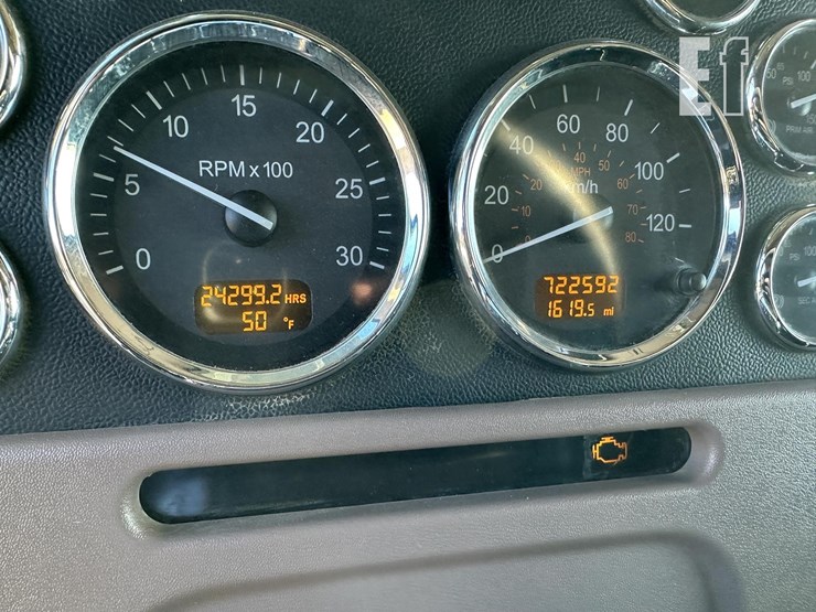 2014-peterbilt-386-image-21