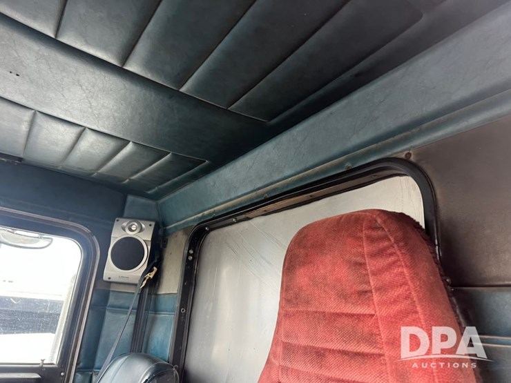 1989-peterbilt-378-image-36