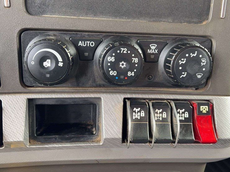 2016-kenworth-t880-image-52