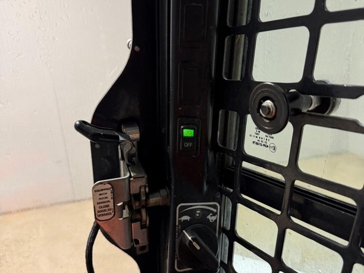 2021-bobcat-t770-image-31