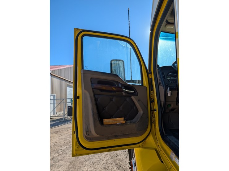 2020-kenworth-t680-image-22