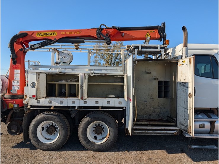 freightliner-108sd-image-10