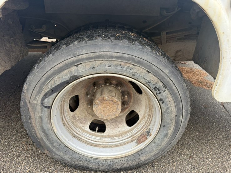 2011-ford-f550-image-41