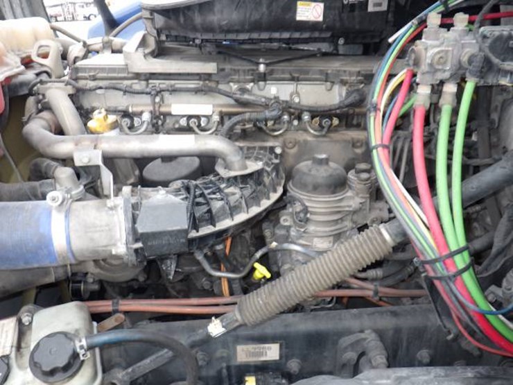 2020-freightliner-cascadia-126-image-22