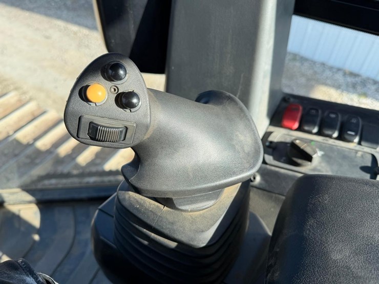 2019-caterpillar-d5k2-image-30