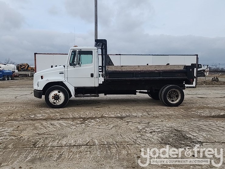 2001-freightliner-fl60-image-2