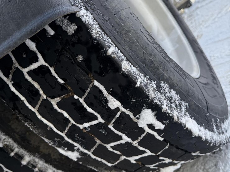 2004-peterbilt-379-image-46