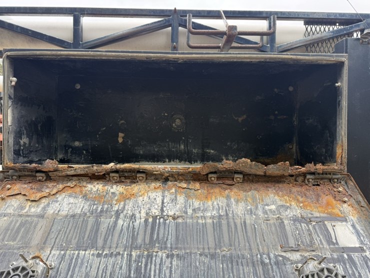 2011-ford-f550-image-27