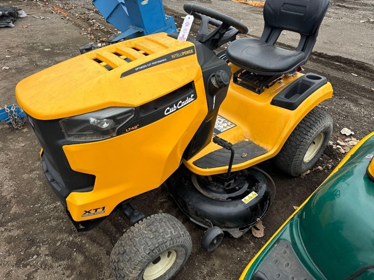 cub-cadet-riding-lawn-mower-model-xti-image-3