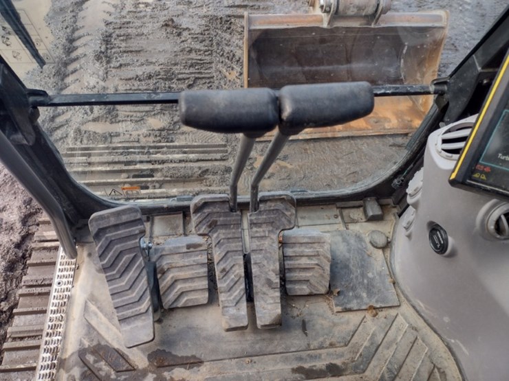 volvo-ec220e-lr-image-9