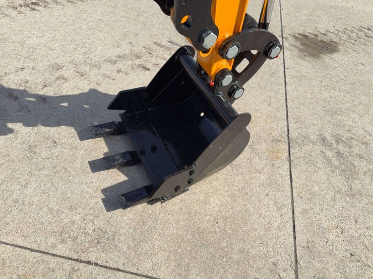 2025-miva-va13-mini-excavator-image-8