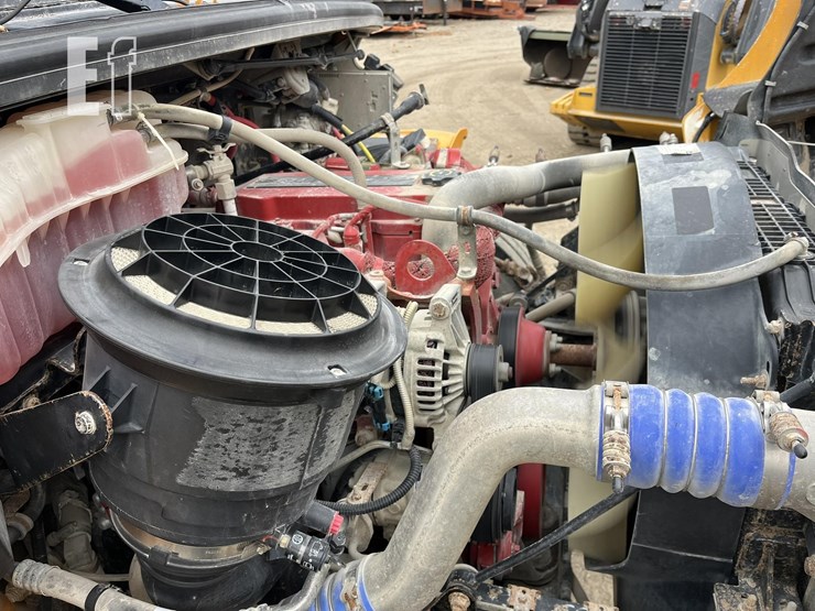 2015-thomas-saf-t-liner-c2-image-26