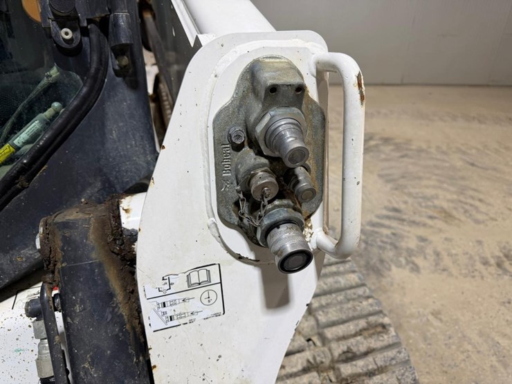 2022-bobcat-t770-image-11