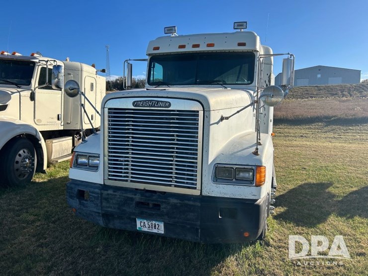 1996-freightliner-fld120-image-3