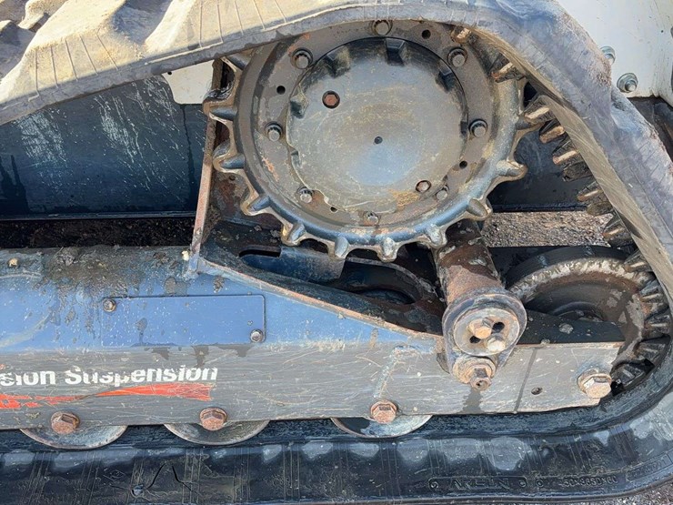 2021-bobcat-t870-image-8