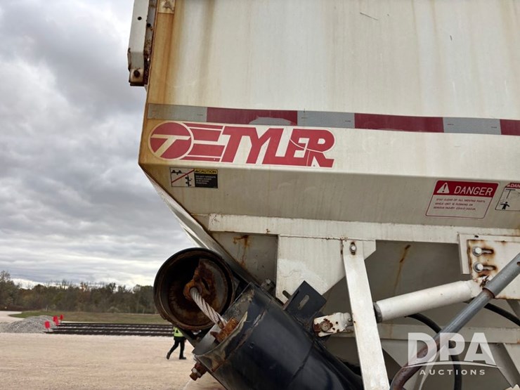 freightliner-fld112-image-53