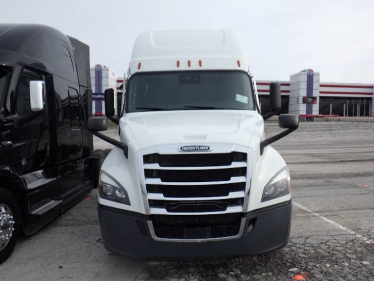 freightliner-cascadia-126-image-2