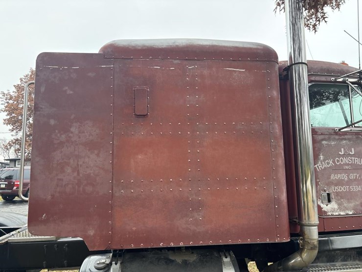 1988-peterbilt-377-image-14