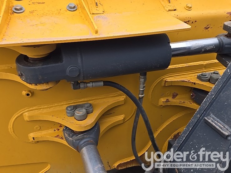 2019-deere-850l-lgp-image-44