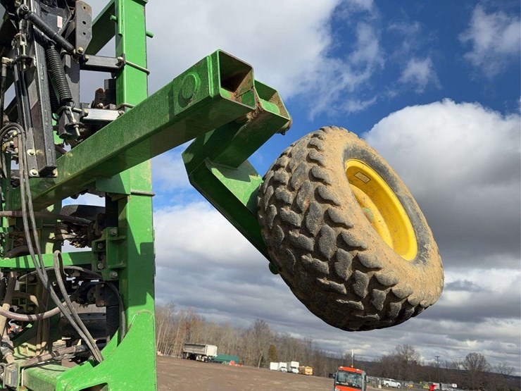 2011-john-deere-1990-image-32