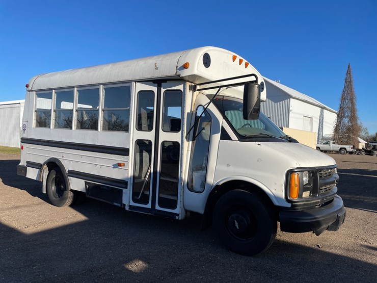 #1071-•-1999-chevy-short-bus-(has-wi-title)-image-3