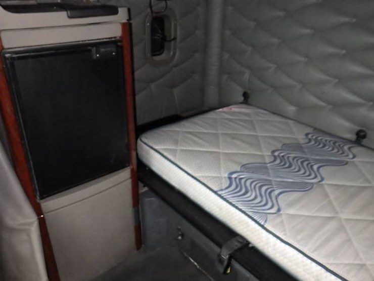 2019-freightliner-cascadia-125-image-23