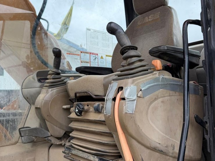 case-cx160b-image-29