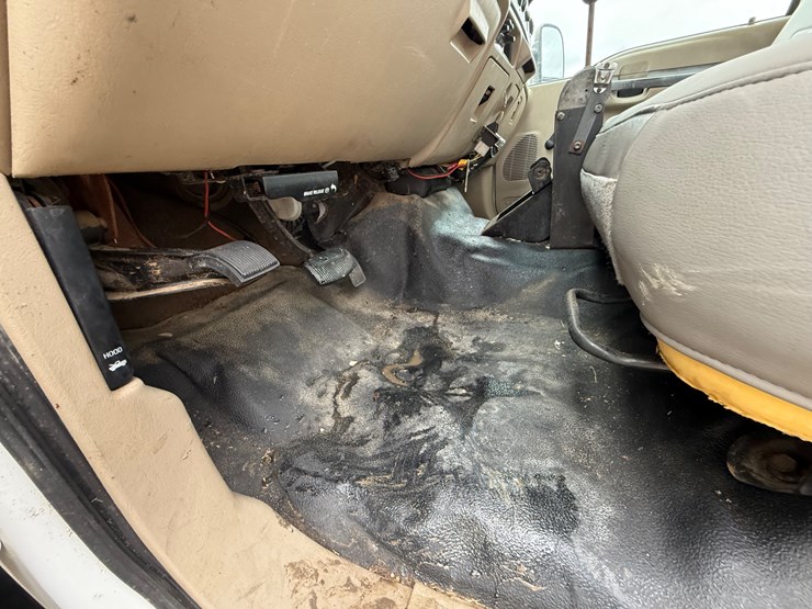 2005-ford-f350-image-23