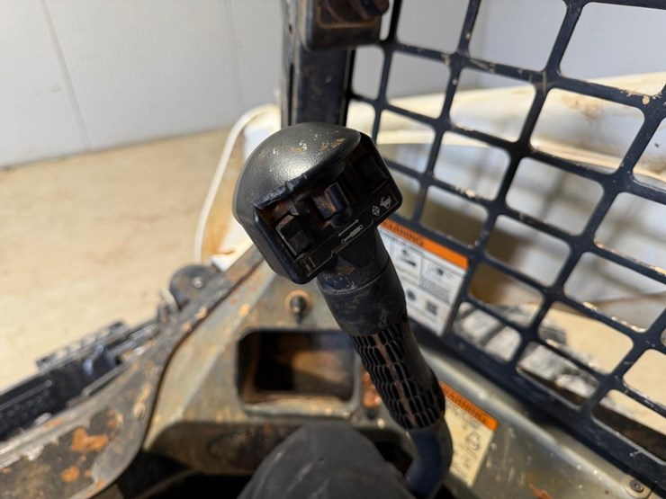 2022-bobcat-s740-image-21