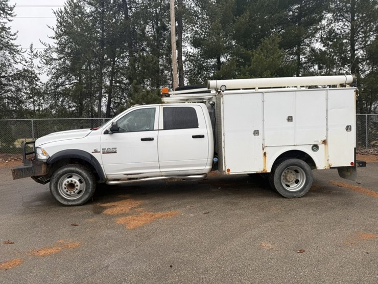 #1840-•-2013-ram-5500-4x4-service-truck-image-3