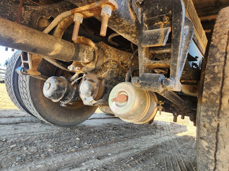 international-8100-image-33