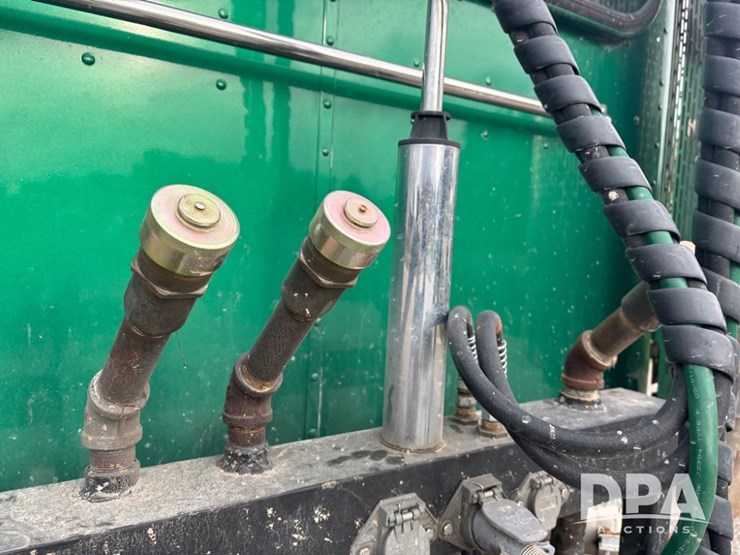 peterbilt-385-image-47