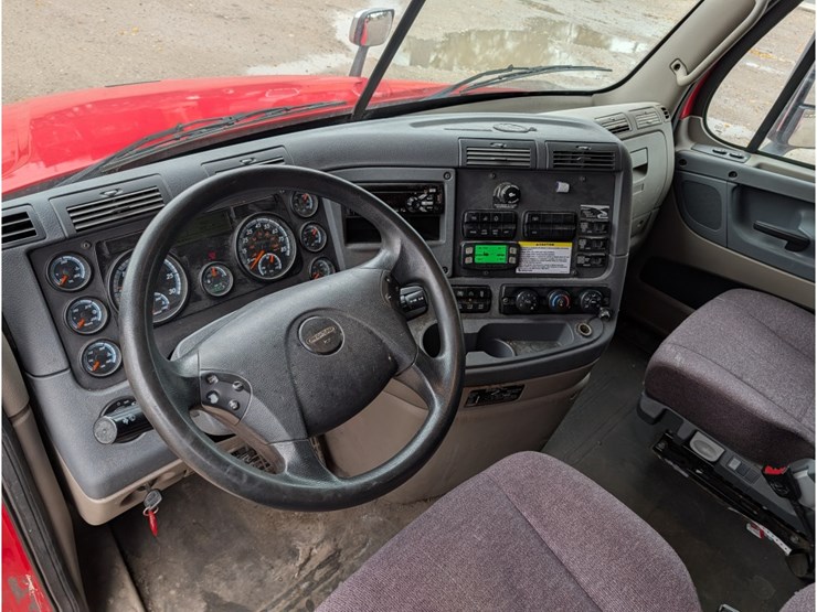 freightliner-cascadia-125-image-28