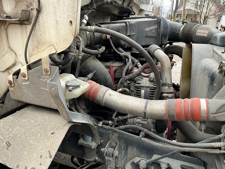 2015-ford-f650-image-17