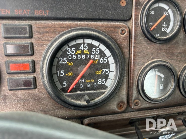 freightliner-fld112-image-85