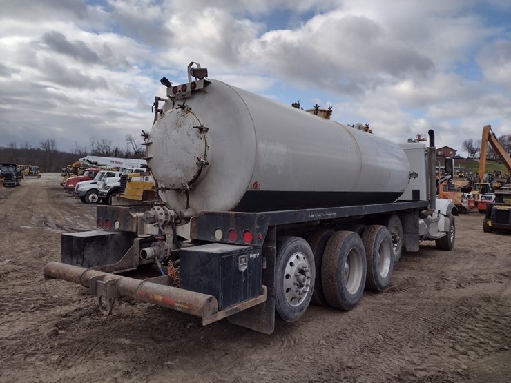 peterbilt-567-image-43