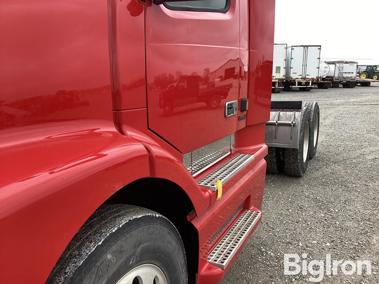 2002-volvo-vnl-t/a-truck-tractor-image-14