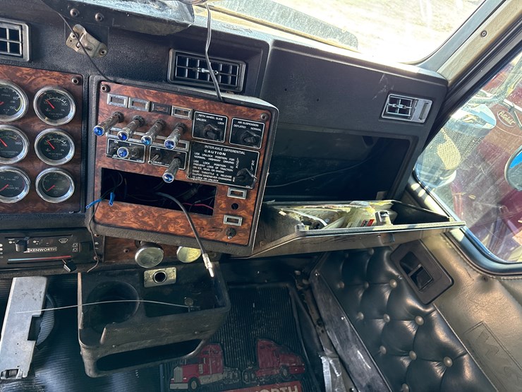 kenworth-w900-image-36