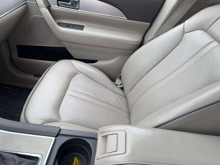 2012-lincoln-mkx-image-22