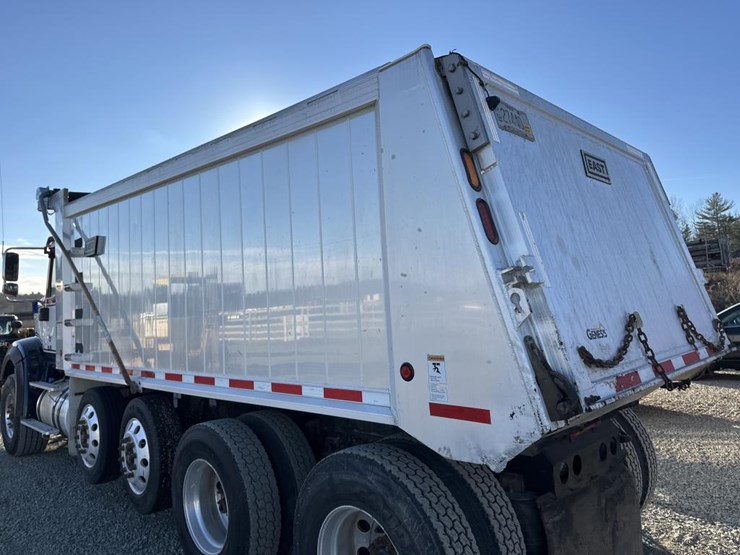 2017-international-hx615-image-13