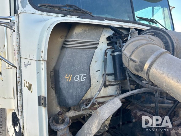 1996-freightliner-fld120-image-49