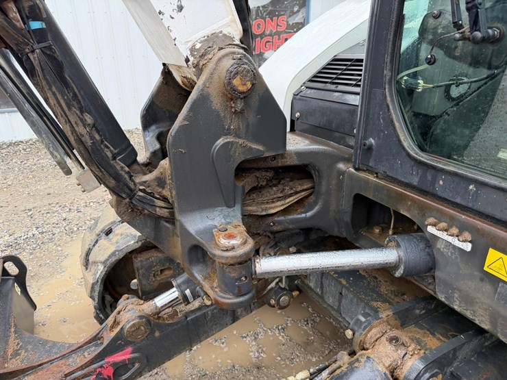 2020-bobcat-e85-image-14