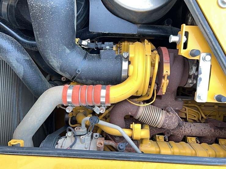 2023-deere-700l-image-18