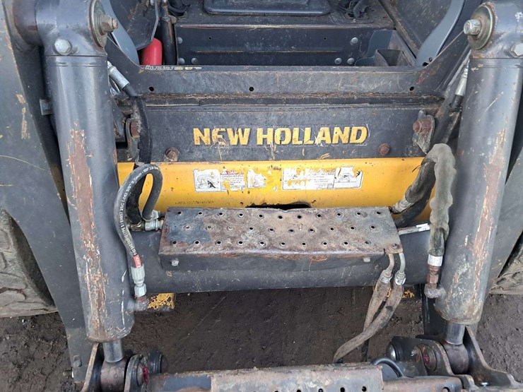 new-holland-l225-image-15
