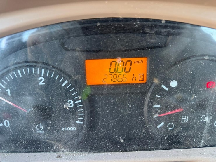 2016-kubota-m8560-image-24