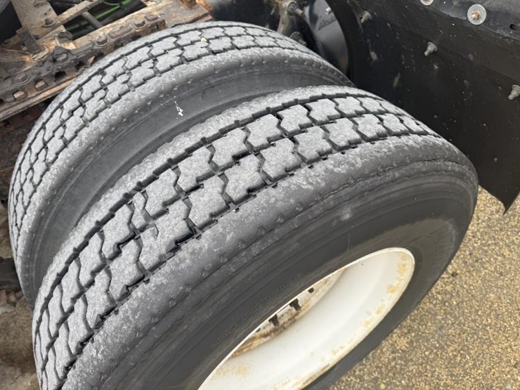 #1175-•-2016-freightliner-cascadia-day-cab-truck-tractor-image-61