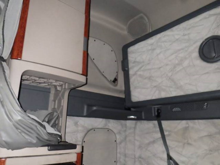 freightliner-cascadia-125-image-24